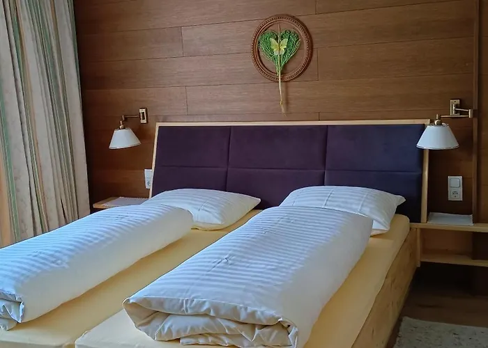 Haus Kroessbacher Homestay *