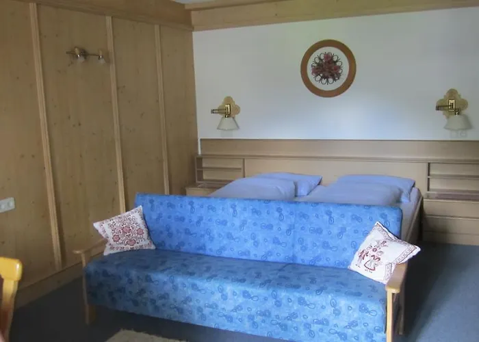 Haus Kroessbacher Homestay *